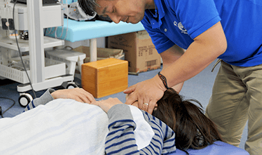 歪みを正しい位置へ戻す